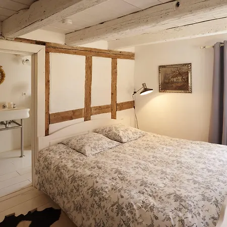 Alojamento de Acomodação e Pequeno-almoço Un Soir D'été - D'hôtes 4*